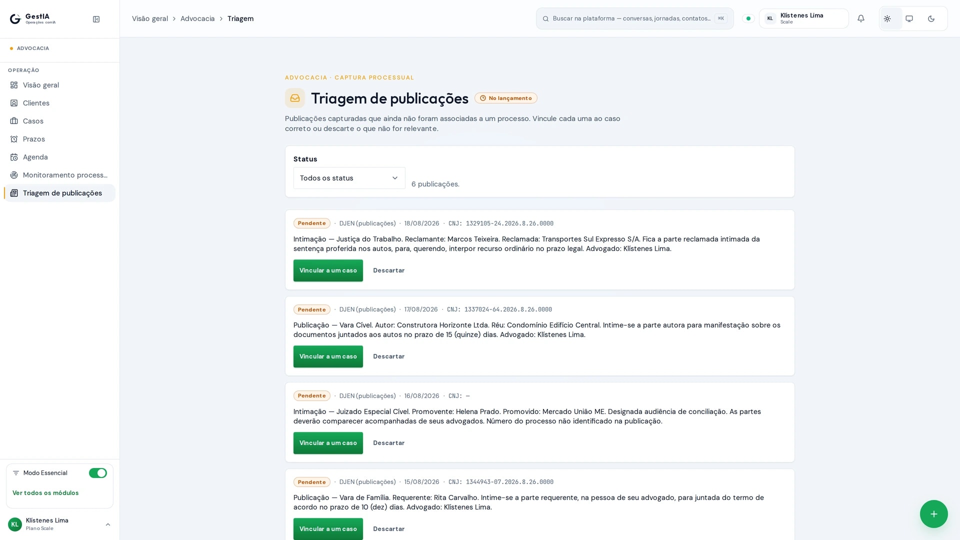 Fila de triagem com publicações capturadas aguardando vínculo a um caso ou descarte